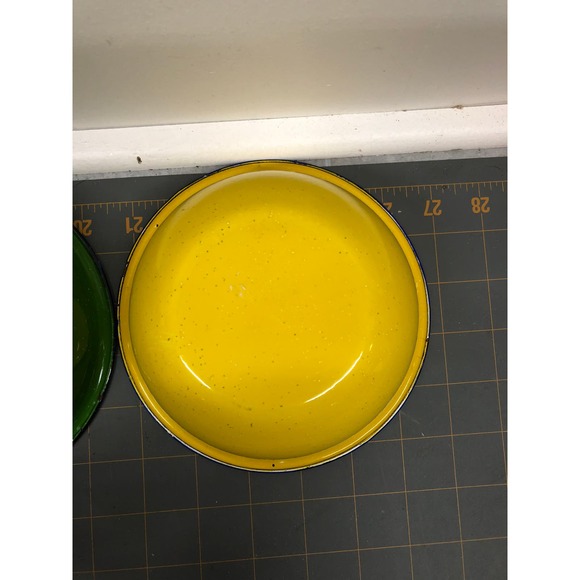 3 Vintage Red, Yellow, & Green Speckled 6 1/4" Enamelware Bowls Metal - Picture 9 of 14